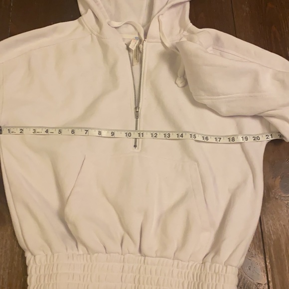 SOLD Free People White Cropped Hoodie - Picture 4 of 5